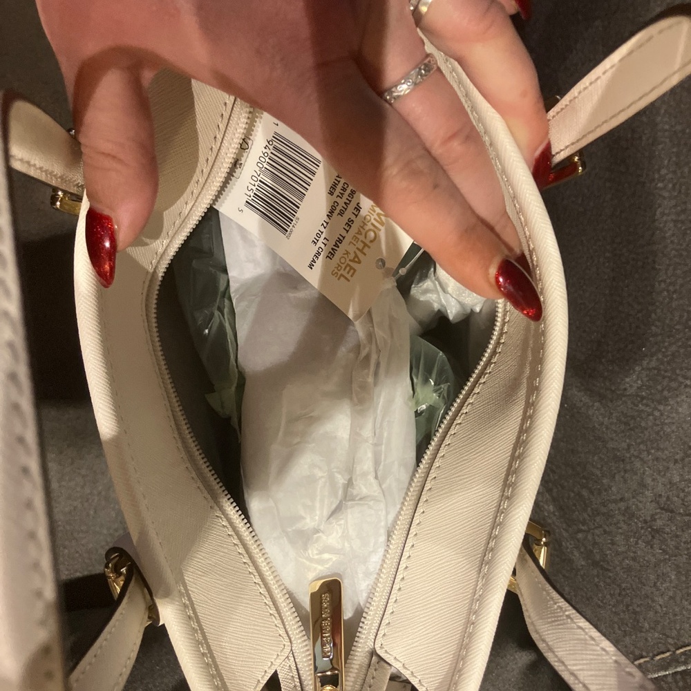 Michael Kors (Jet Set Collection) Convertible Tote Bag - Picture 5 of 7